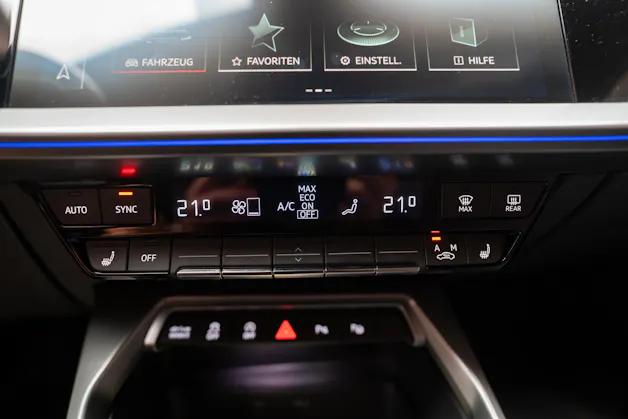 AUDI RS3 Limousine 2.5 TFSI quattro S-Tronic / Rückfahrkamera / Tempomat / Ambientebeleuchtung