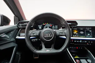 AUDI RS3 Limousine 2.5 TFSI quattro S-Tronic / Rückfahrkamera / Tempomat / Ambientebeleuchtung