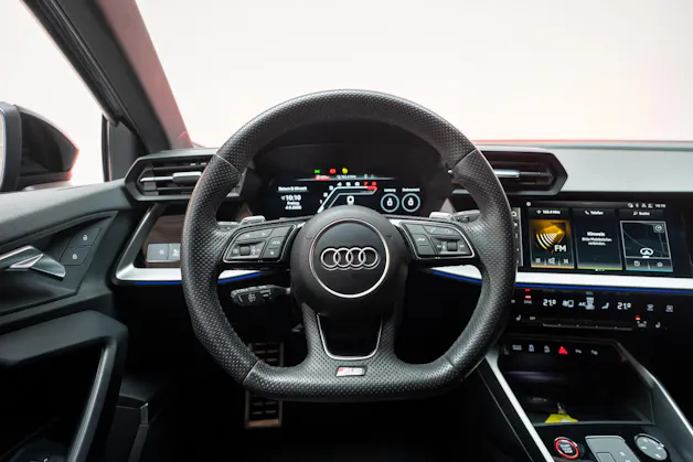 AUDI RS3 Limousine 2.5 TFSI quattro S-Tronic / Rückfahrkamera / Tempomat / Ambientebeleuchtung