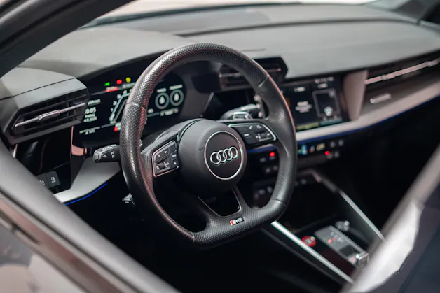 AUDI RS3 Limousine 2.5 TFSI quattro S-Tronic / Rückfahrkamera / Tempomat / Ambientebeleuchtung
