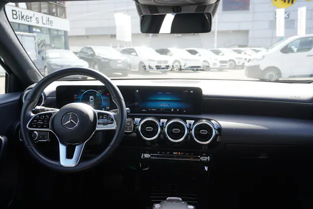 MERCEDES-BENZ A 200 7G-DCT