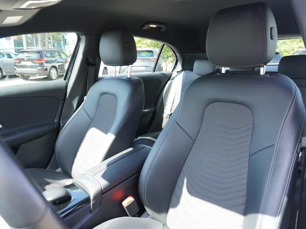MERCEDES-BENZ A 200 7G-DCT