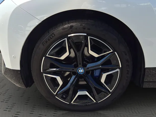 BMW iX xDrive40 Launch Edition