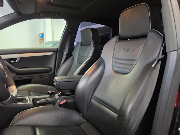 AUDI RS4 Limousine 4.2 V8 quattro