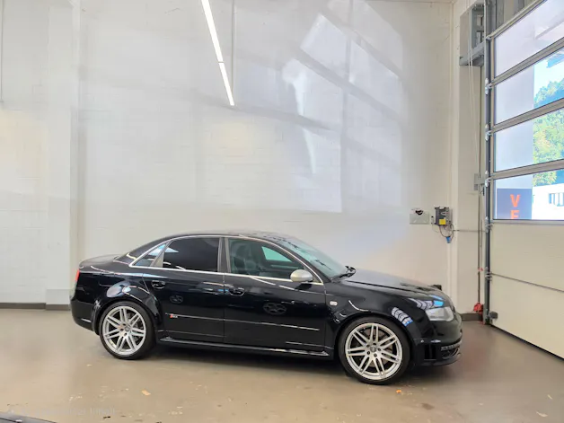 AUDI RS4 Limousine 4.2 V8 quattro