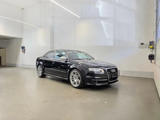AUDI RS4 Limousine 4.2 V8 quattro
