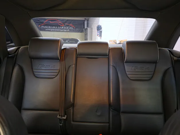 AUDI RS4 Limousine 4.2 V8 quattro
