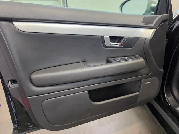 AUDI RS4 Limousine 4.2 V8 quattro