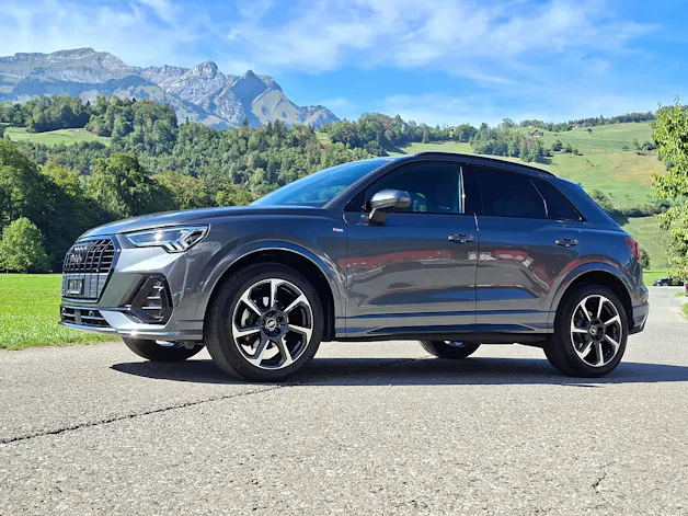 AUDI Q3 35 TFSI S line Attraction S-tronic *inkl. CH-Audi Garantie 4 Jahre*