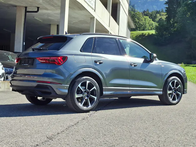 AUDI Q3 35 TFSI S line Attraction S-tronic *inkl. CH-Audi Garantie 4 Jahre*