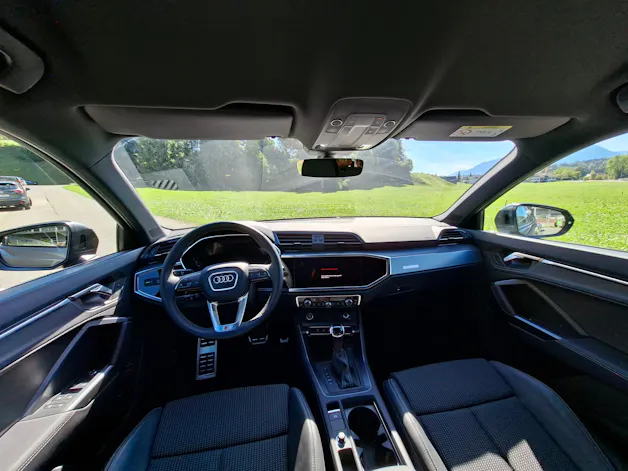 AUDI Q3 35 TFSI S line Attraction S-tronic *inkl. CH-Audi Garantie 4 Jahre*