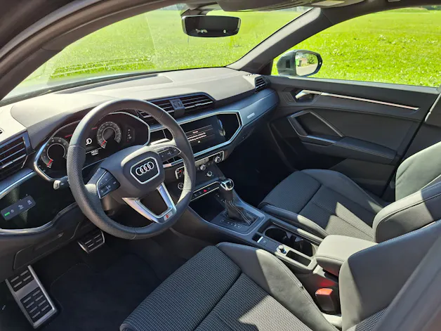 AUDI Q3 35 TFSI S line Attraction S-tronic *inkl. CH-Audi Garantie 4 Jahre*