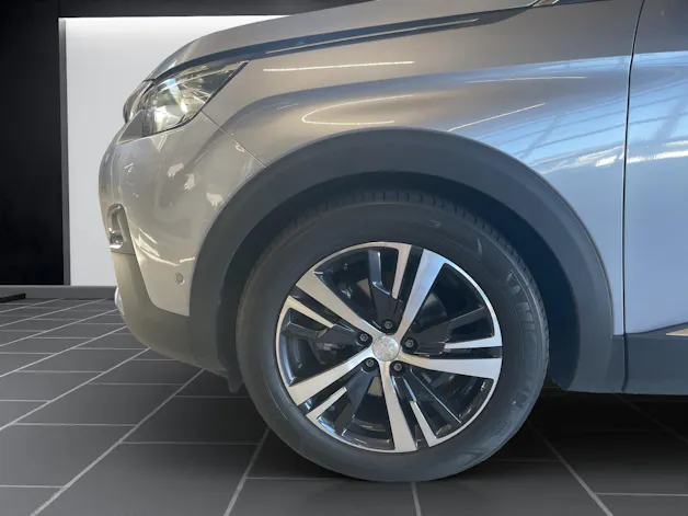 PEUGEOT 5008 1.6 PureTech Allure