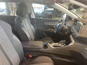 PEUGEOT 5008 1.6 PureTech Allure