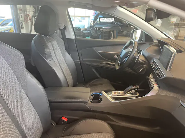 PEUGEOT 5008 1.6 PureTech Allure