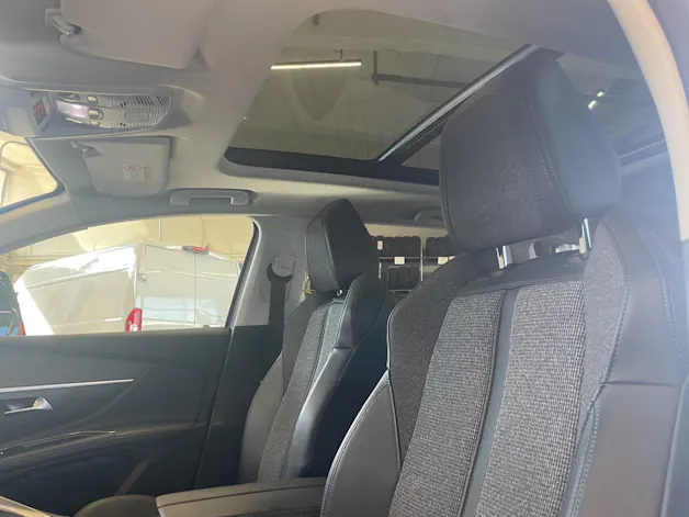 PEUGEOT 5008 1.6 PureTech Allure