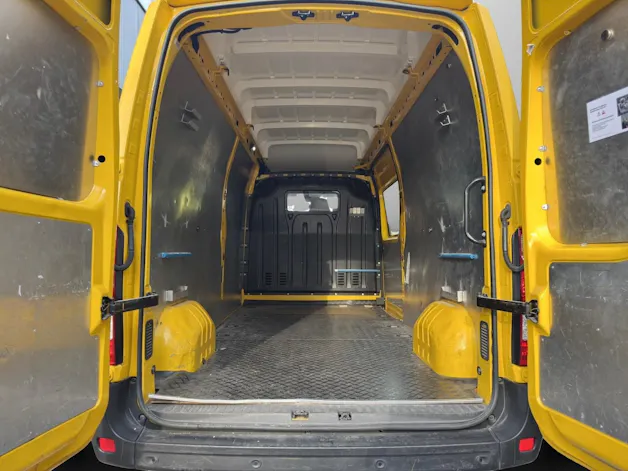 RENAULT Master T35 2.3dCi 135 L3H3