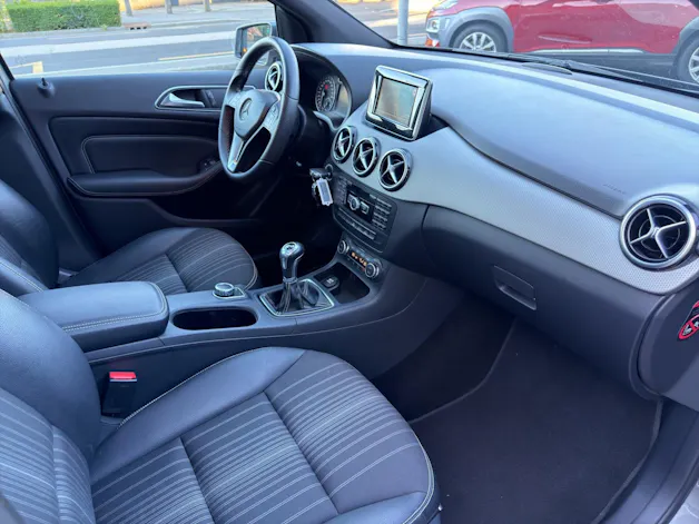 MERCEDES-BENZ B 200