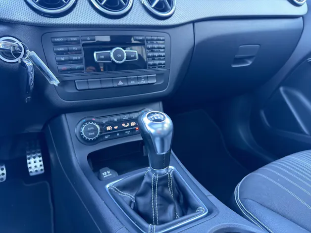 MERCEDES-BENZ B 200