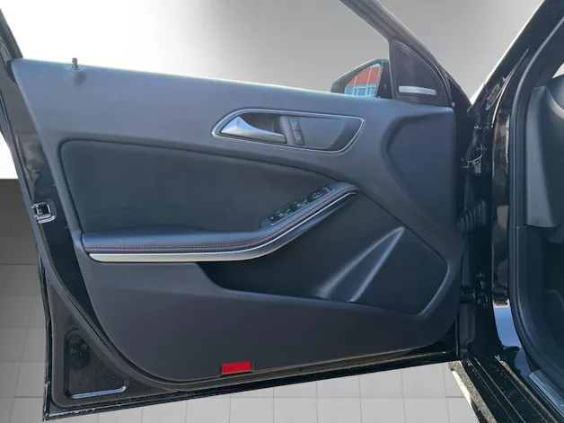 MERCEDES-BENZ A 250 AMG Line 4Matic