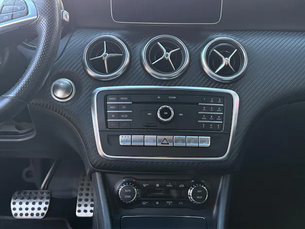 MERCEDES-BENZ A 250 AMG Line 4Matic