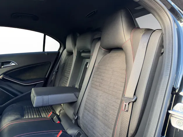 MERCEDES-BENZ A 250 AMG Line 4Matic