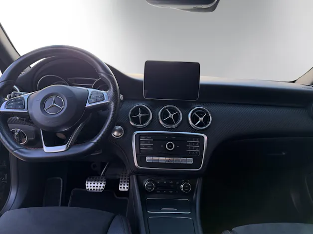 MERCEDES-BENZ A 250 AMG Line 4Matic