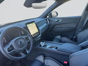 VOLVO XC60 B5 Benzin Mild Hybrid AWD Plus Black Edition