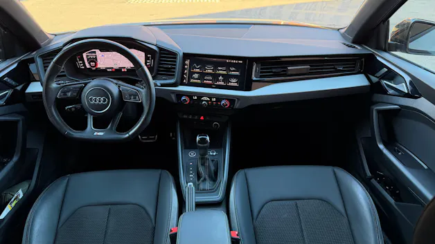 AUDI A1 Sportback 30 TFSI S Line "*CH Auto * Service gratuit * Tempomat Adaptatif * Volant Plat * Pack S-Line Complet *"