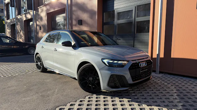AUDI A1 Sportback 30 TFSI S Line "*CH Auto * Service gratuit * Tempomat Adaptatif * Volant Plat * Pack S-Line Complet *"