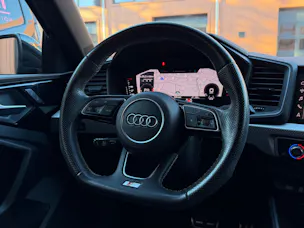 AUDI A1 Sportback 30 TFSI S Line "*CH Auto * Service gratuit * Tempomat Adaptatif * Volant Plat * Pack S-Line Complet *"