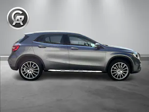 MERCEDES-BENZ GLA 250 Swiss Star 4Matic 7G-DCT