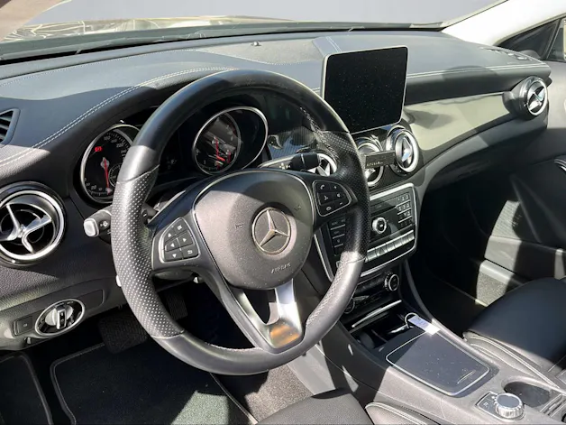 MERCEDES-BENZ GLA 250 Swiss Star 4Matic 7G-DCT