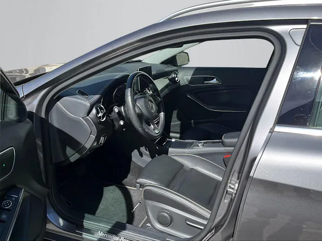 MERCEDES-BENZ GLA 250 Swiss Star 4Matic 7G-DCT