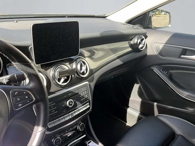 MERCEDES-BENZ GLA 250 Swiss Star 4Matic 7G-DCT