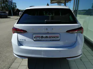 SKODA Octavia Combi 1.5 TSI Selection DSG