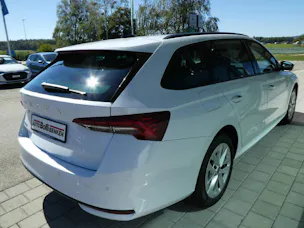 SKODA Octavia Combi 1.5 TSI Selection DSG
