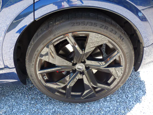 AUDI RSQ8 quattro tiptronic