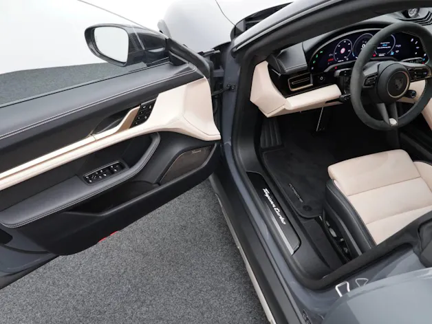 PORSCHE Taycan Turbo Cross Turismo