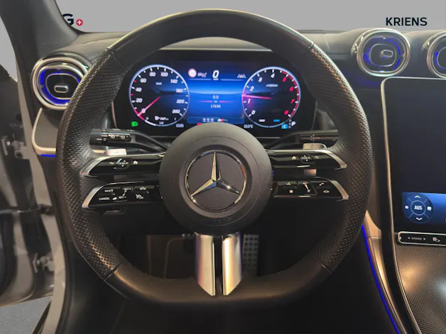 MERCEDES-BENZ GLC 200 4M - AMG / 360 Grad Kamera / DISTRONIC / AHK