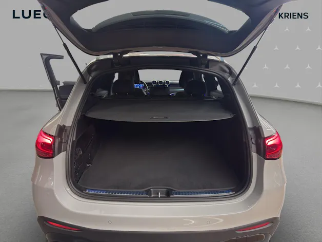 MERCEDES-BENZ GLC 200 4M - AMG / 360 Grad Kamera / DISTRONIC / AHK