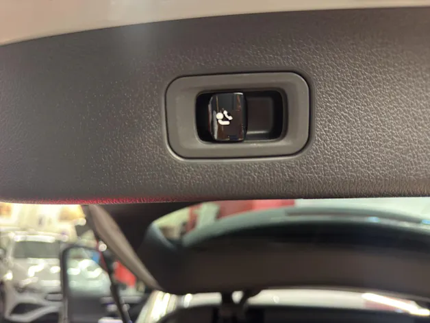 MERCEDES-BENZ GLC 200 4M - AMG / 360 Grad Kamera / DISTRONIC / AHK
