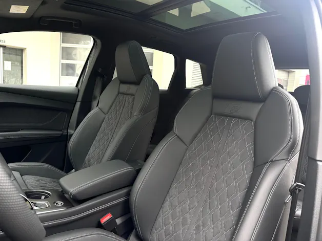 AUDI Q4 e-tron SUV quattro performance