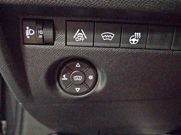 CITROEN C4 1.2 Pure Tech Shine EAT8