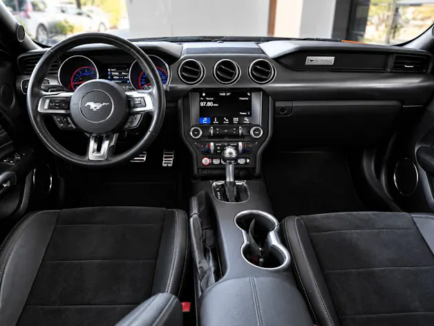 FORD Mustang Fastback 2.3 Automat Mach-1 (Replica)