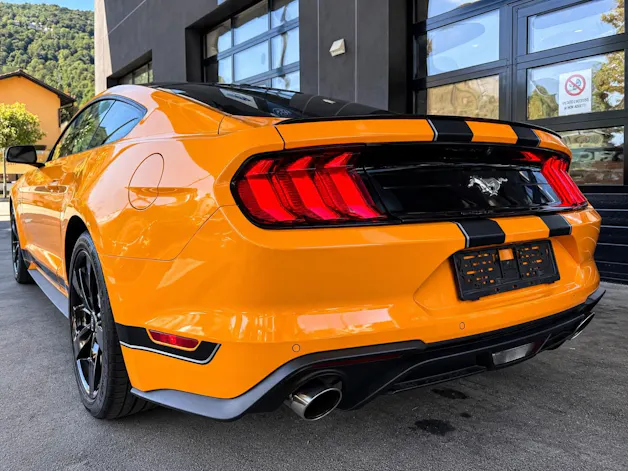 FORD Mustang Fastback 2.3 Automat Mach-1 (Replica)