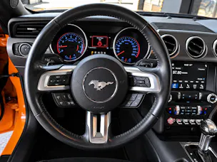 FORD Mustang Fastback 2.3 Automat Mach-1 (Replica)