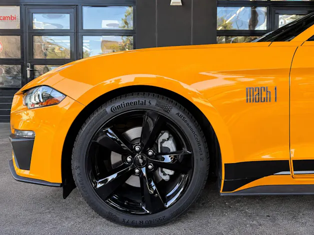 FORD Mustang Fastback 2.3 Automat Mach-1 (Replica)