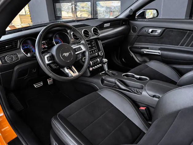 FORD Mustang Fastback 2.3 Automat Mach-1 (Replica)