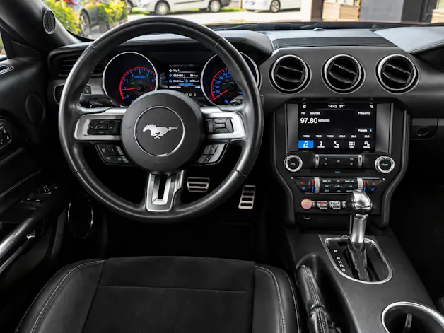 FORD Mustang Fastback 2.3 Automat Mach-1 (Replica)